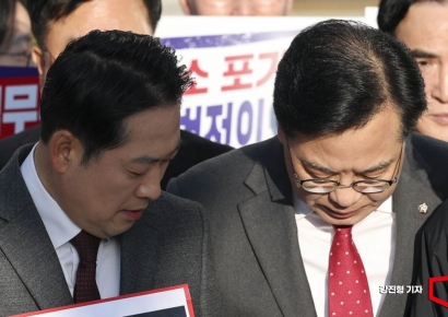 [포토] 의견 나누는 장동혁 대표-송언석 원내대표