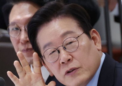 李대통령 "일반 주주들의 장기투자 세제 혜택 검토하라"