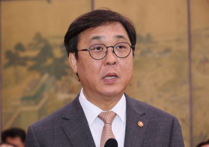 최휘영 장관 "종묘 가치 보존 방침, 대법원 판결에 배치되지 않아"
