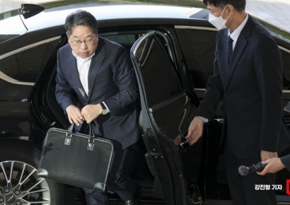 [포토] 대검찰청 도착한 노만석 검찰총장 직무대행
