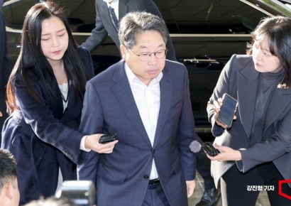 '사퇴 요구' 쏟아진 노만석 검찰총장 대행, 연차 뒤 출근길 묵묵부답