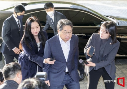[포토] 취재진 질문 받는 노만석 검찰총장 직무대행