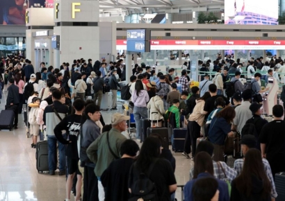 "한국인들 너무 많이 갔나"…관광객 몰려오자 출국세 3배 '폭탄' 예고한 日
