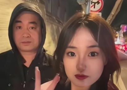 "Dad Opens Street Food Stall 900km Away After Daughter Complains About Cafeteria Food"