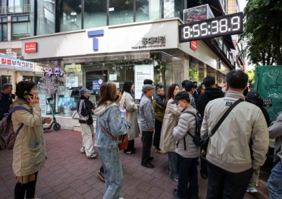 [IT카페]"SKT와 달라야 하는데…" 유심 교체 앞 분주한 LG유플러스