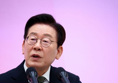 [폴폴뉴스]李대통령 지지율 두 달 만에 60%넘어…심야배송 찬반 '팽팽'