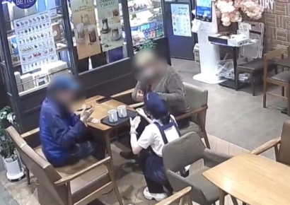 청각장애 손님에 수어로 "맛있게 드세요" 인사…누리꾼 "돈쭐 내러가자"