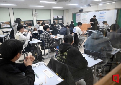 '1분 빨랐던 수능벨' 피해 수험생, 항소심서 배상액 확대