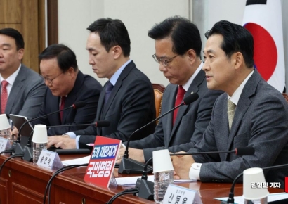 [포토] 장동혁 “노만석 사의, 전형적 꼬리 자르기…히틀러 망령 어른 거려”