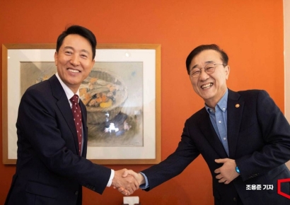 [포토] 악수하는 김윤덕 장관과 오세훈 서울시장