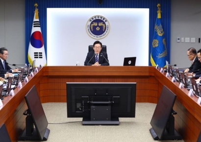 대통령실 참모 질책한 李대통령 "소관 분야 아니어도 의견 나누고 시야 넓혀야"