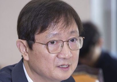 [1mm Finance Talk] "Do We Have to Keep Serving the Former Governor's Loyalists?"...FSS Unsettled Over Plans for Minor Reshuffle