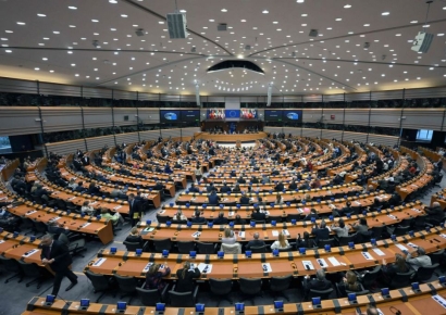 European Parliament: Centrist-Right and Far-Right Alliance Passes 'Corporate Deregulation' Bill