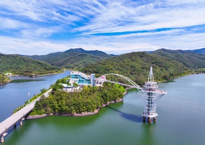 Governor Kim Dongon Ushers in a New Era of Cheongyang Tourism with Chilgaptower Opening