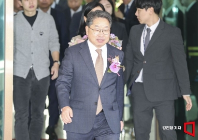 President Lee Approves Dismissal of Acting Prosecutor General Norman Seok; Koo Jahyun Appointed Successor