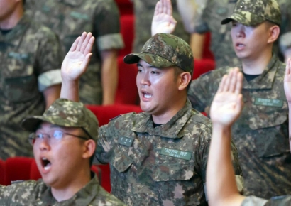 해군·해병대 장교 89명 임관…이재용 장남 '기수 대표' 나서