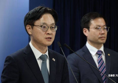 [포토] 한미 관세협상 관련 브리핑 하는 김정관 장관