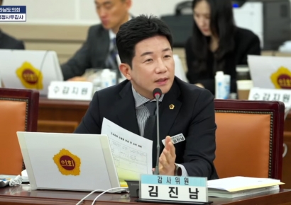 "Superintendent Kim Daejung Praised Unusually by Assemblyman Jin Nam Kim for Working Like President Lee Jaemyung"