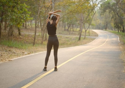 민망해서 못 입겠다 할 땐 언제고…불황에도 역대급 실적 낸 K운동복