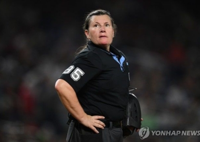 야구 한일전 첫 경기 주심에 'MLB 최초 여성 심판'