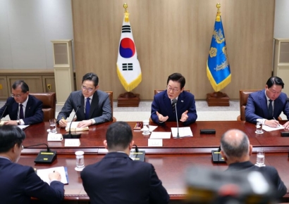 President Lee Meets Business Leaders: "Concern Over Weakened Domestic Investment Due to Increased US Investment"... Urges Efforts for 'Grand Labor-Management Compromise'