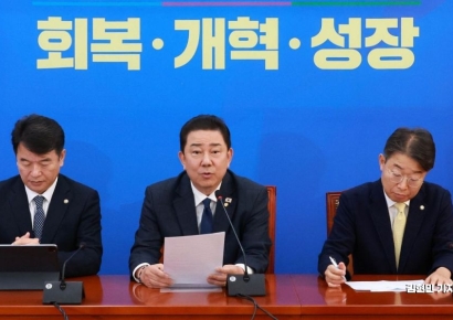 [포토] 與, 규제 새판 짠다…"기업 뛰기 좋은 나라 만들 것"