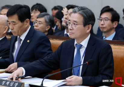 [포토] 국회 운영위원회 참석한 김용범 정책실장