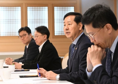 '환란 이후 최고' 환율비상…기업 달러쌓기 점검나선 당국[Why&Next]