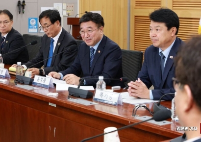 [포토] 당정대협의회에서 발언하는 윤호중 행안부 장관