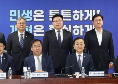 당정 "135만가구 주택 공급위해 신속 입법…불법건물양성화도 내년 상반기 추진"(종합)