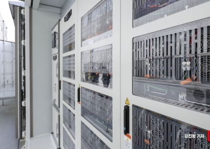 지금 주문하면 4~5년 뒤에나 받는다…"그 공장 첫 번째는 우리 거야" '슬롯 예약' 확산