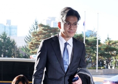 [포토] 중앙지검 들어서는 박철우 신임 지검장
