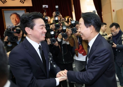 YS서거 10주기…李 "대도무문 마음에 새긴다…진정한 민주공화국으로"