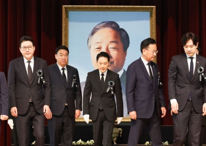 YS 아들 김현철 "군사정권 후예 자처하는 국힘, 아버지 사진 내려라"