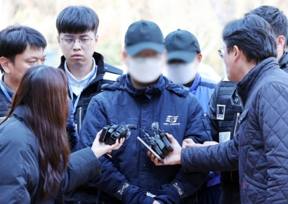 휴대전화보다 여객선좌초 항해사 "승객에 죄송…혐의 인정"