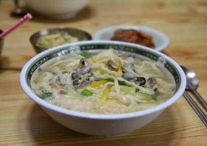 "뜨끈하게 한 그릇" 가볍게 먹는 점심이었는데 '깜짝'…지난달 가장 비싸진 외식메뉴