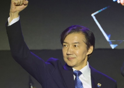 조국 "정치·민생·경제·사회·인권개혁…거대양당 안 간 신항로 개척"