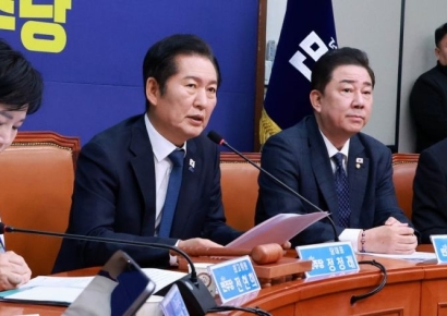 [포토] 정청래 "국힘, 위헌정당 심판 대상 올려 헌법 절차 밟을 수도"