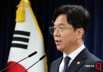 [포토] 개정노조법 관련 브리핑하는 김영훈 장관