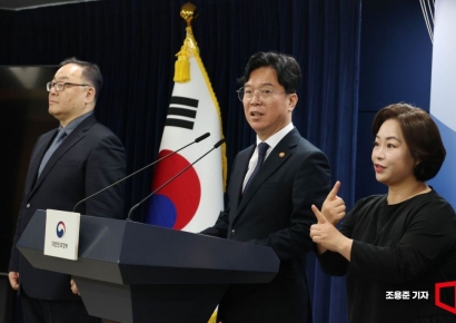 [포토] 개정노조법 관련 브리핑하는 김영훈 장관