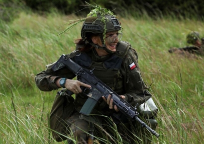 '전 국민 군사훈련' 발표에 이웃 국가들 '술렁'…고개드는 유럽 징병제