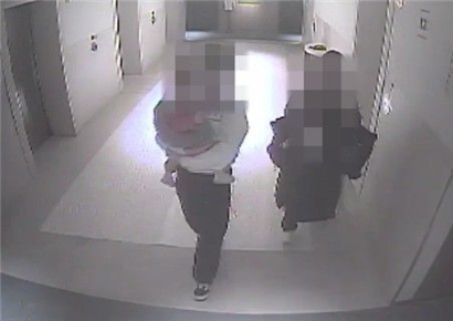 CCTV에 찍힌 포옹·입맞춤…제자와 '부적절 만남'에 한살 아들 데려갔지만 '불기소'