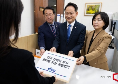 與 "오늘 본회의서 사법개혁법 처리 어려워…아동수당법도 재논의"