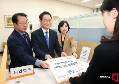 [포토] 與, 대미투자 특별법 발의…"국힘, 법안처리에 적극 협조 기대"