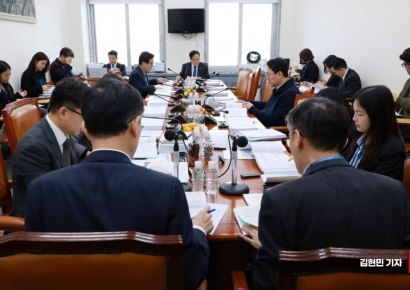 [조세돋보기] 심사 막바지 돌입…국회·정부 '세수 감소' 밀당