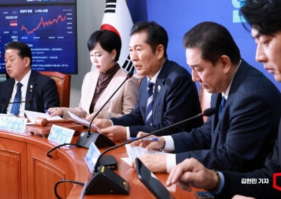[포토] 정청래 “국힘, 추경호 체포동의안 표결 거부...염치없고 뻔뻔해”
