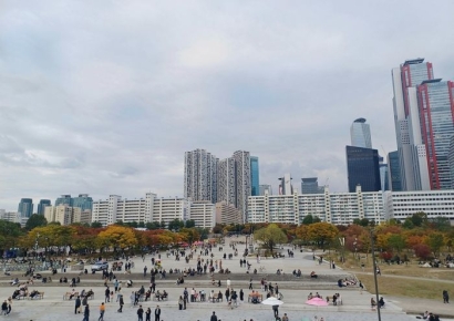 주인 없는 노트북과 휴대폰…"너무 수상한데?" 물속으로 뛰어든 한강 보안관