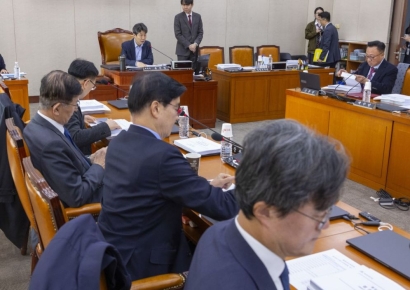 '혐오 정당 현수막' 금지법, 반대 의견 속 행안위 의결
