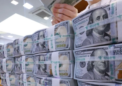 혼돈의 금융시장, 달러 치솟고 金 휘청