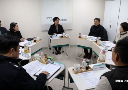 [포토] 서울역 쪽방촌 찾은 정은경 장관